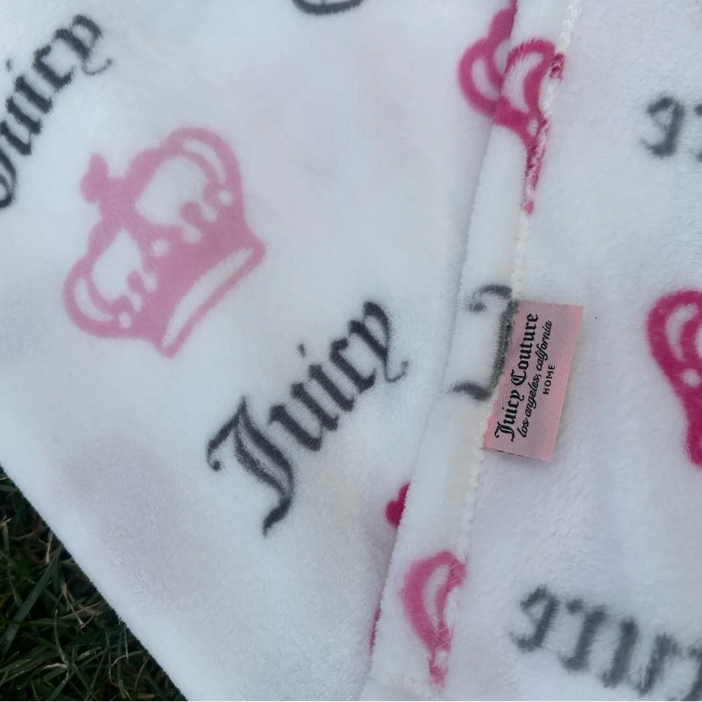 Juicy couture Large Plush Crown Velour Throw Blanket Tacky Trashy Minimalist NEW
